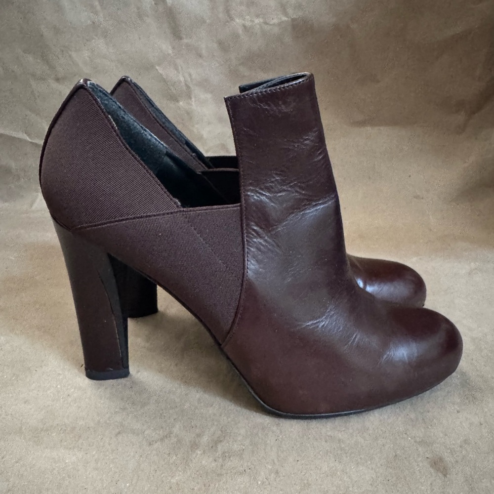 Stuart Weitzman Brown Leather 4” Heeled Slip On Booties. Size 7.5